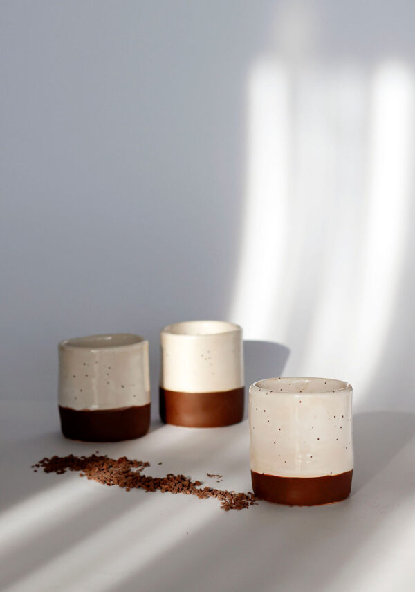 Rankų darbo molinis kakavos puodelis