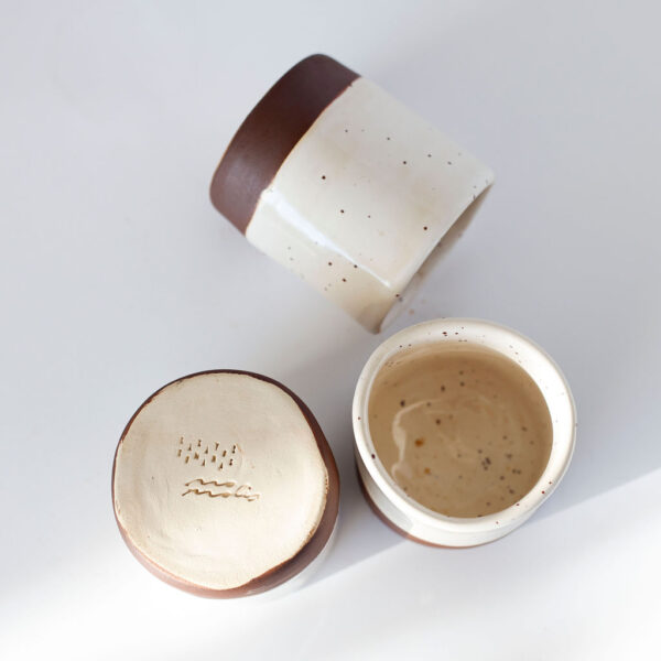 Rankų darbo molinis kakavos puodelis
